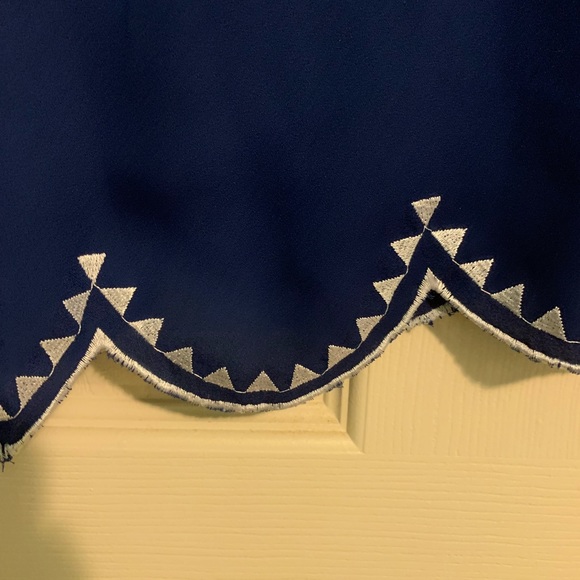 Flowy Chiffon Blue top with Scallop Bottoms - Picture 2 of 3